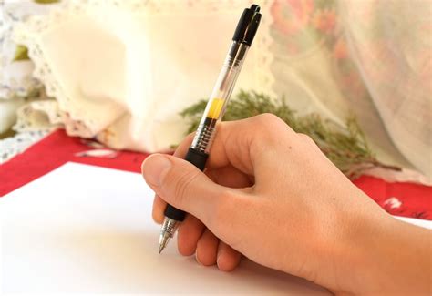 how to hold a calligraphy pen and the importance of posture in calligraphy